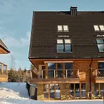 Enklawa Polany - Scenic Mountain View Retreat With Natural Pool By Downtown 아파트 *