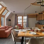 Enklawa Polany - Scenic Mountain View Retreat With Natural Pool By Downtown 아파트 *
