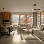 Enklawa Polany - Scenic Mountain View Retreat With Natural Pool By Downtown 아파트