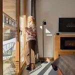 Enklawa Polany - Scenic Mountain View Retreat With Natural Pool By Downtown 아파트