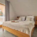 Enklawa Polany - Scenic Mountain View Retreat With Natural Pool By Downtown *